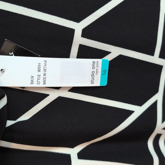 Studio One Geometric Black and White Dress Size 16 NWT - Picture 7 of 9